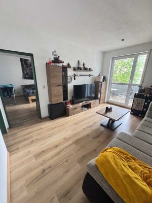 Top Anlage-Immobilie - 2 Zimmer mit großen Balkon + EBK+ TG-Stellplatz ** Top Rendite