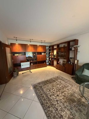 GROẞZÜGIGE WOHNUNG IN GUTER LAGE