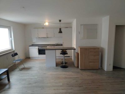 Sonnige 2 Zimmer, teilmöbliert ! Ruhige Lage + doch mitten in der