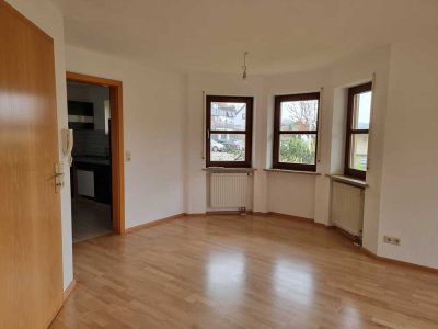 Gepflegte 2-Zimmer-Erdgeschosswohnung mit Terrasse und Einbauküche in Sulz am Neckar, OT Mühlheim