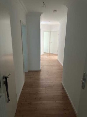 Moderne 3-Zimmer-Wohnung mit Garten & zwei Terrassen