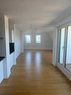 Dachgeschoss-Feeling mit Balkon und Fußbodenheizung in Frankfurt am Main