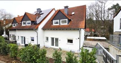 Einfamilienhaus mit Einliegerwohnung mit großer Terrasse, Garage und 5 Stellplätzen