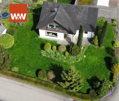Sofort verfügbar-Familienfreundliches Ein-bis Zweifamilienhaus mit Doppelgarage nahe bei Heidenheim