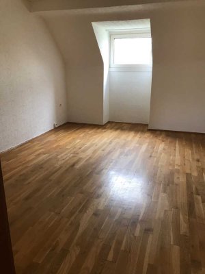 Gemütliche Dachgeschosswohnung zu vermieten!