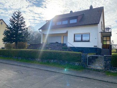 Traumlage und viele Möglichkeiten! Freistehendes EFH mit Scheune, Garage und Nebengebäude!