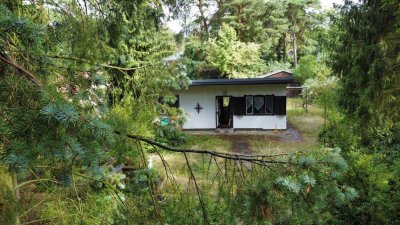 Wochenendbungalow auf großem Baugrundstück