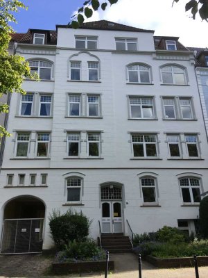 Ruhige Mieter gesucht - 4 Zimmer Altbau-Wohnung in Kiel, Ravensberg