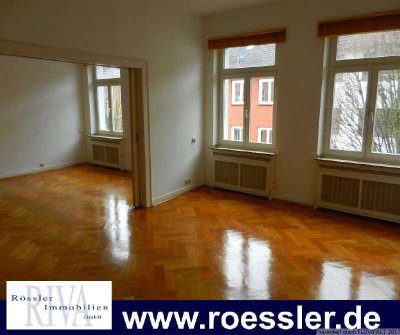 Helle, geräumige Wohnung in denkmalgeschütztem Altbau