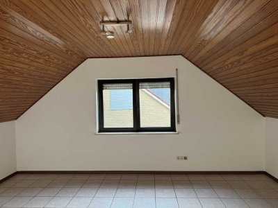 Stilvolle, vollständig renovierte 1-Raum-Dachgeschosswohnung in Friedrichsdorf
