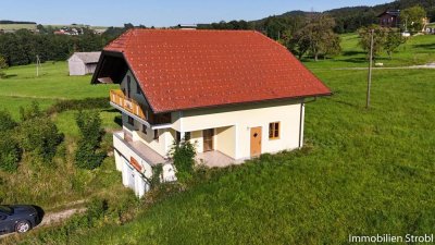 Großzügiges Einfamilienhaus mit Sanierungsbedarf in Naturlage von Lochen am See
