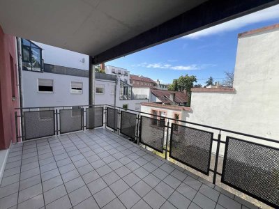 Zentrale 3-Zimmer-Whg. mit Balkon und Einbauküche