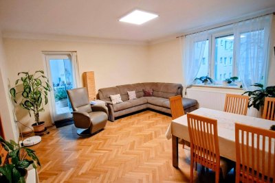 Gepflegte 4-Zimmer-Gemeindewohnung mit hervorragender Infrastruktur, 89 m², Loggia 11 m², Vormerkschein von Wiener Wohnen für eine 4-Zimmer-Wohnung mit Gültigkeitsdatum vor dem 29.02.2020 oder ohne Gültigkeitsdatum notwendig.