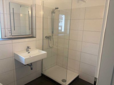 Provisionsfrei! Zentral! Renoviert! 4-Zimmer Wohnung mit Stellplatz und Garten!