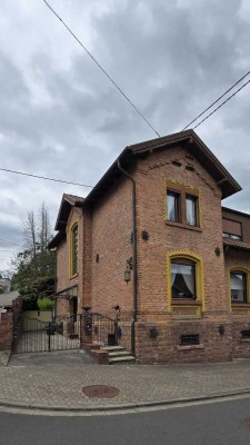 Familienfreundliches Haus mit großem Garten – 6 Zimmer, uninah