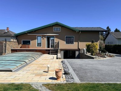 Einziehen &amp; genießen – Bungalow mit Pool und großem Garten