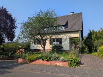 Freistehendes, großzügiges Einfamilienhaus mit Garage und großem Garten in 53572 Unkel