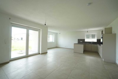 Erstbezug in Wallhausen: Traumhafte 4Zi-Wohnung mit Einbauküche,  Balkon, barrierefrei