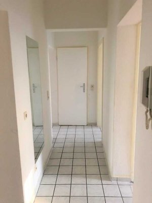 Große Erdgeschosswohnung mit Terrasse in zentraler Lage.