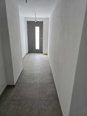 1200 € - 93 m² - 3.0 Zi.