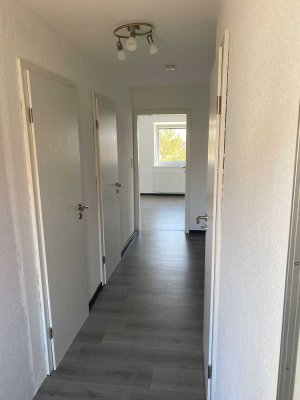 Freundliche und vollständig renovierte 2,5-Zimmer-Wohnung mit gehobener Innenausstattung in Urbach
