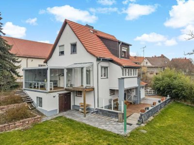 Gemütliches Einfamilienhaus in idyllischer Lage mit Wintergarten und Kamin