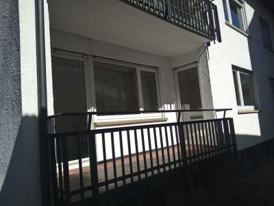 Hell, sonnig und sehr zentral: 4-Zimmer EG Wohnung in bester Fellbacher Altstadtlage