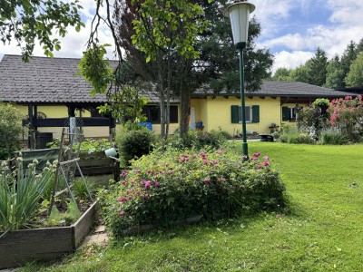 Ehemaliger Bauernhof - Modern saniert im Gartenparadies