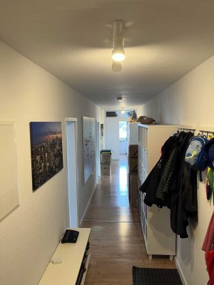 Ansprechende und sanierte 4-Zimmer-Wohnung mit Balkon in Leverkusen