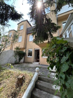 +TOP ANGEBOT € 444.444.- + REIHENHAUS in idyllischer RUHELAGE mit romantisch gepflegter GARTENANLAGE - Eigentum mit Terrasse, VOLLKELLER und Garage!