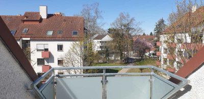 Gemütliche 3-ZKB-Wohnung mit kleiner Dachterrasse und Einbauküche in Stadtbergen.