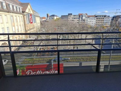 Hell und großzügig: 4 - Zimmer - Wohnung mit Balkon im Herzen von Karlsruhe