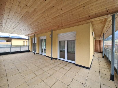 Exklusive Maisonettewohnung mit Garten, Dachterrasse und Carport