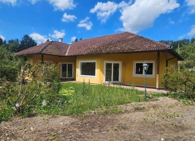 "IN KAUFABWICKLUNG!" BAUMEISTERBUNGALOW IN FABELHAFTER WALDRANDLAGE