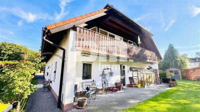 Modernes Ein-/Zweifamilienhaus mit PV Anlage und großer Doppelgarage auf herrlichem Anwesen