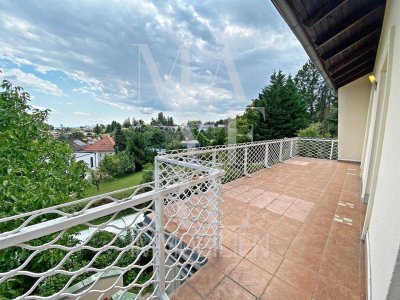 SCHÖNES EINFAMILIENHAUS MIT POOL, TOLLER BLICK, GARAGE &amp; GARTEN