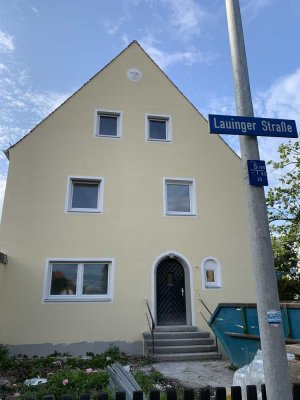 Neuwertig kernsanierte 2 ZKB Dachgeschoss-Galeriewohnung