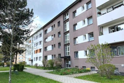 Bezugsfrei! Großzügige 3- Zimmer Wohnung in zentraler Lage von Dachau mit zwei Balkonen