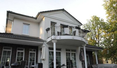 Exklusive 8-Raum-Villa mit großem Grundstück und gehobener Innenausstattung in Falkensee
