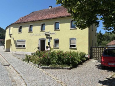 Günstiges, geräumiges Zweifamilienhaus mit Sanierungspotenzial in Schmidmühlen, beste Lage!