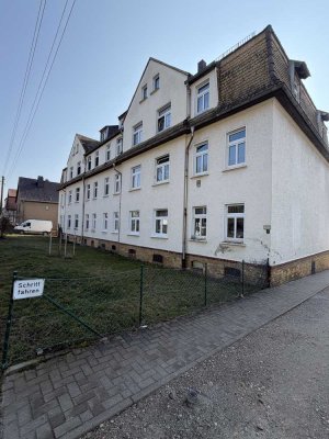 2 Raum Wohnung, neu RENOVIERT im EG