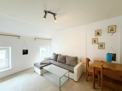 MÖBLIERTE 2-ZIMMERWOHNUNG IN ALTBAU ZU MIETEN!