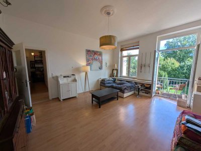 Schöne 3 Zimmer Altbauwohnung mit Balkon