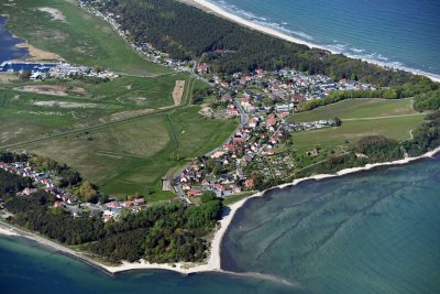STRANDNAHES WOHNHAUS IN THIESSOW - AUF RÜGEN....