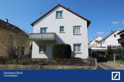 Für Gartenliebhaber und Handwerker:
2-Familienhaus mit Sanierungsbedarf in Ditzingen