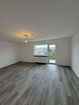 Neu renovierte 3 Zimmer Wohnung in ruhiger Feldrandlage