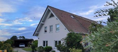 Moderne Doppelhaushälfte mit Pool!