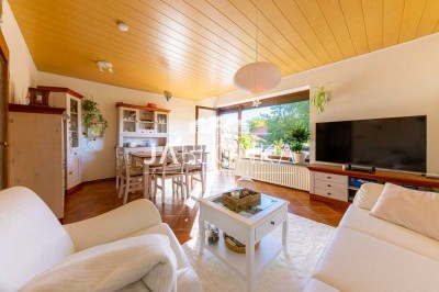 Erstbezug nach Renovierung: Schicke 3-Zimmer-Wohnung mit Balkon