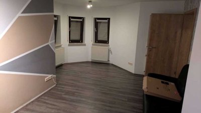 2-Zimmer Wohnung in Tiefenbach Tel. 01758715342