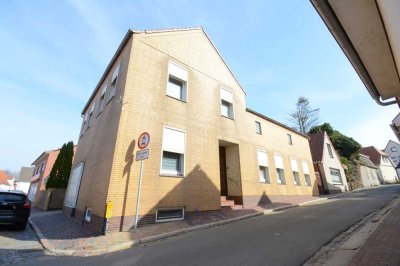 - Provisionsfrei- Großes modernisiertes Einfamilienhaus im Herzen von Meldorf